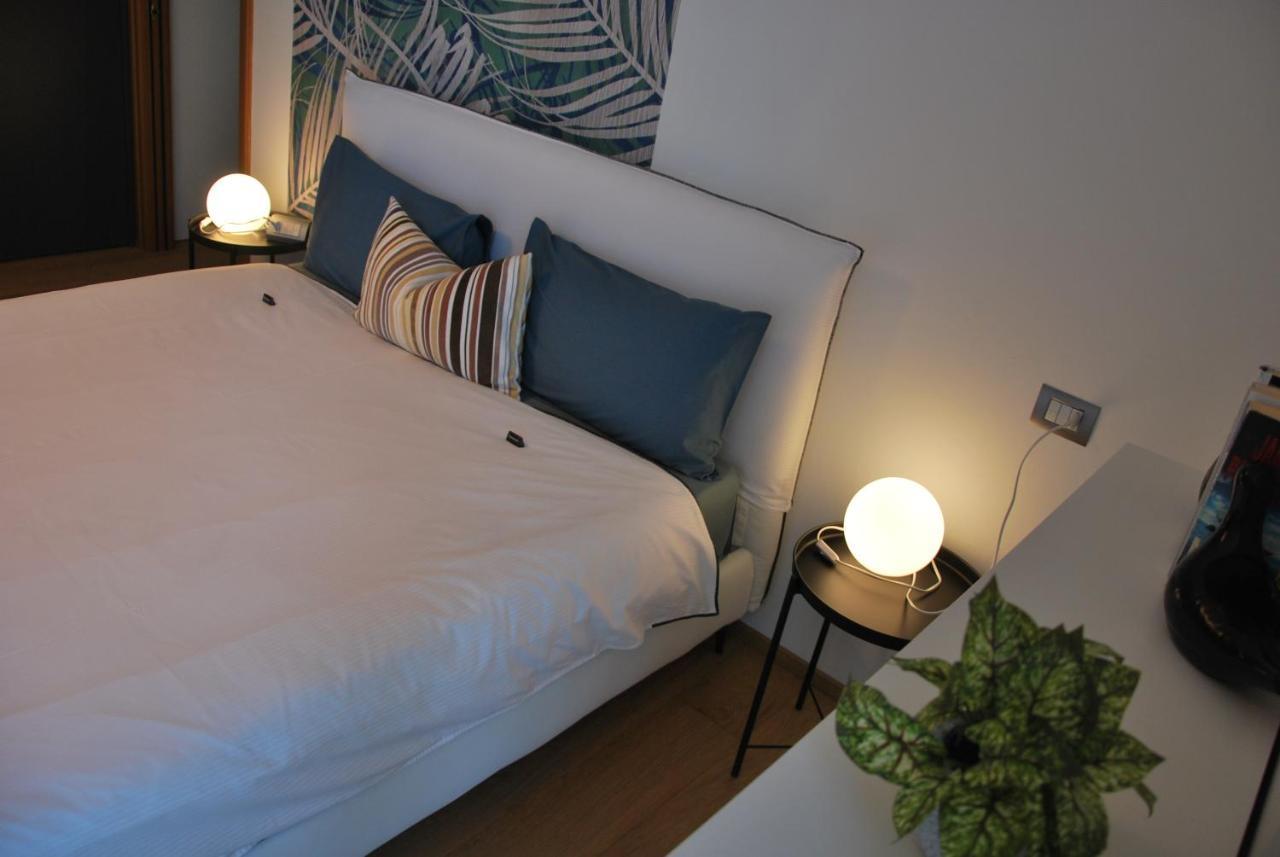 Suite 51 Appartamento Con Terrazzo A 50 Mt Dal Lago - Private Parking (Adults Only) أرونا المظهر الخارجي الصورة