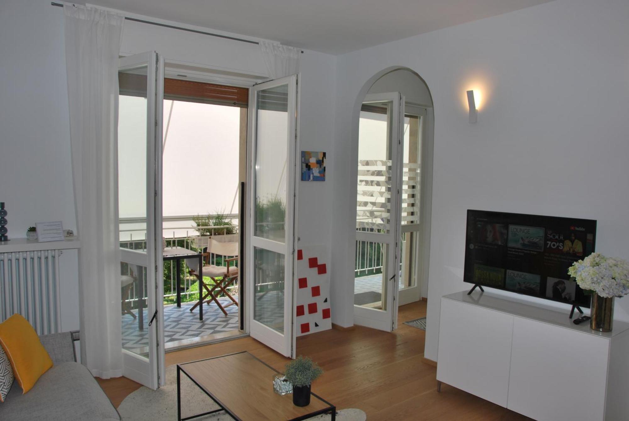 Suite 51 Appartamento Con Terrazzo A 50 Mt Dal Lago - Private Parking (Adults Only) أرونا المظهر الخارجي الصورة
