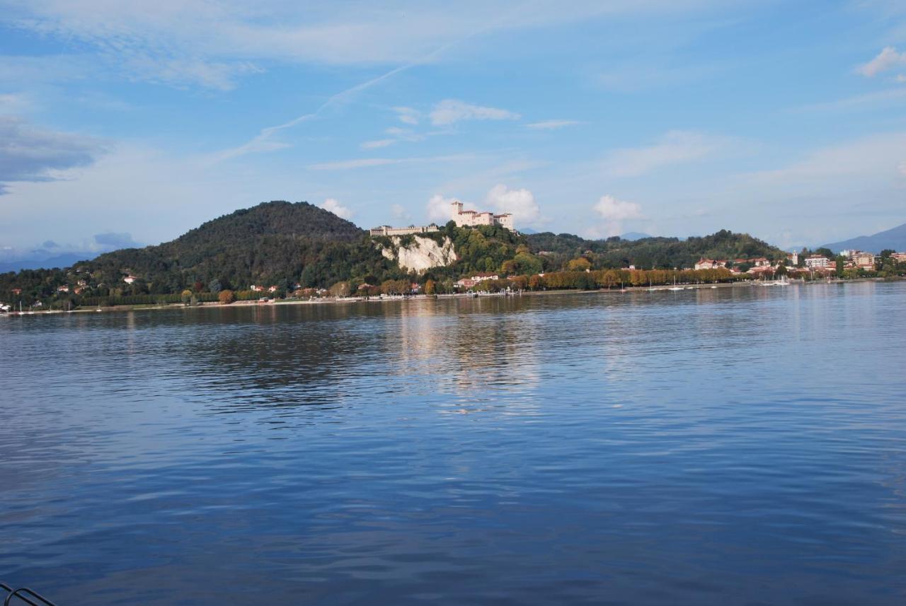 Suite 51 Appartamento Con Terrazzo A 50 Mt Dal Lago - Private Parking (Adults Only) أرونا المظهر الخارجي الصورة