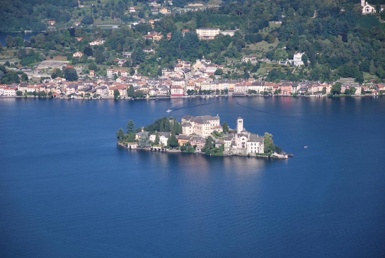 Suite 51 Appartamento Con Terrazzo A 50 Mt Dal Lago - Private Parking (Adults Only) أرونا المظهر الخارجي الصورة